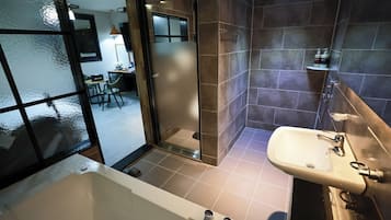 Business Twin Room & Whirlpool Spa Twin Room | SÀngtillbehör av högsta kvalitet och duntÀcken