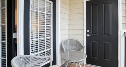 The Bluffs, 2BR Cozy Escape by Velvet Ditch Villas