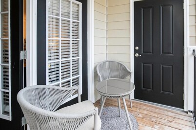 The Bluffs, 2BR Cozy Escape by Velvet Ditch Villas