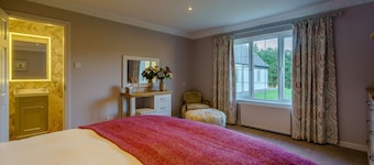 Grassyards House - Six Bedroom House, Sleeps 12