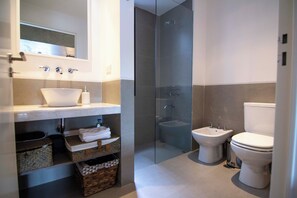 Standard Apartment, Balcony, Pool View | Bathroom - Vivi este Oasis pleno Palermo Hollywood (Buenos Aires)