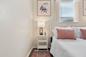 2 habitaciones, tabla de planchar con plancha, cuna de viaje y wifi 