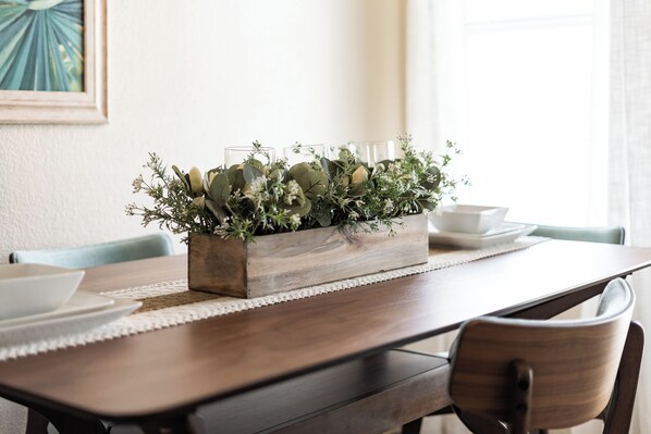 Dining - 2-bedroom apartment in delightful Killeen with WiFi, AC (Killeen)