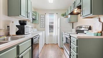 Micro-ondes, four, plaque de cuisson, lave-vaisselle