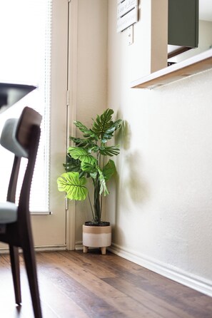 Interior - 2-bedroom apartment in delightful Killeen with WiFi, AC (Killeen)