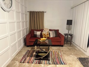 Smart TV - Charming 1-bedroom apartment in welcoming Fort Lauderdale with WiFi, AC (Fort Lauderdale)