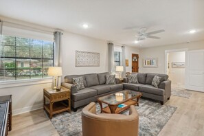 TV - 30+ Day Amelia Island Cottage | Near Downtown & Beach (Fernandina Beach)