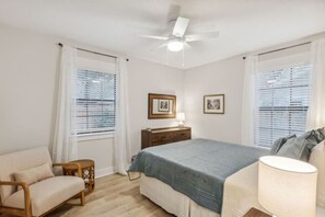 3 chambres, fer et planche à repasser, Wi-Fi, draps fournis