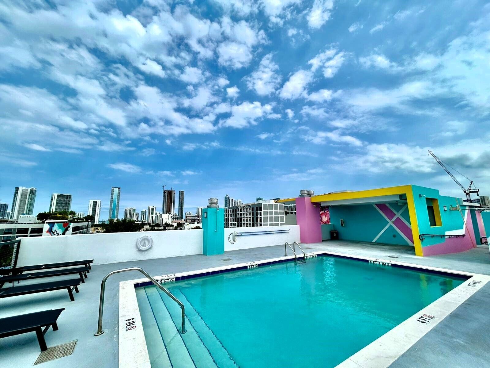 حمام سباحة