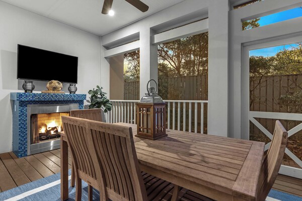 Seagrove Gardens Mins To The Beach, Santa Rosa Retreat W/ A+ Design - Florida Panhandle, FL