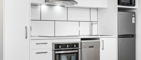Réfrigérateur, micro-ondes, lave-vaisselle, grille-pain