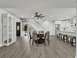 Dining - 6Bed 4Bath Villa - Pool - Garage - Close to Beach (Pompano Beach)