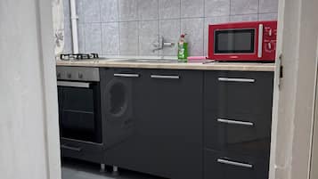 Fridge, microwave, oven, coffee/tea maker