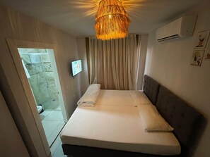 Laptop workspace, free WiFi, bed sheets