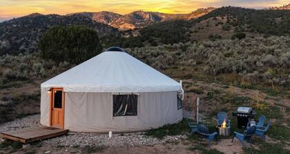 7 mins from Lava Hot Springs-Polynesia Themed Yurt