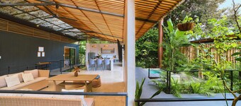 Modern Tropical Villa for Families & Friends