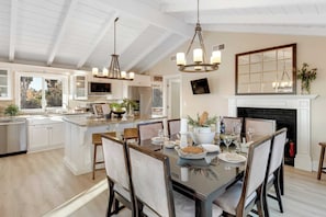 House (5 Bedrooms) | Interior - Bordeaux by Avantstay Private Pool, Hot Tub & Game Room Near Temecula (Temecula)
