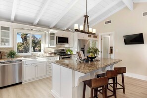 Interior - Bordeaux by Avantstay Private Pool, Hot Tub & Game Room Near Temecula (Temecula)