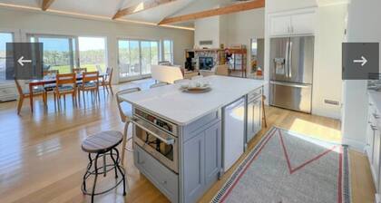 Charming 6 bdr house-Chappaquiddick near Edgartown, beaches, 20x60pool,amenities