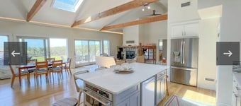 Charming 6 bdr house-Chappaquiddick near Edgartown, beaches, 20x60pool,amenities
