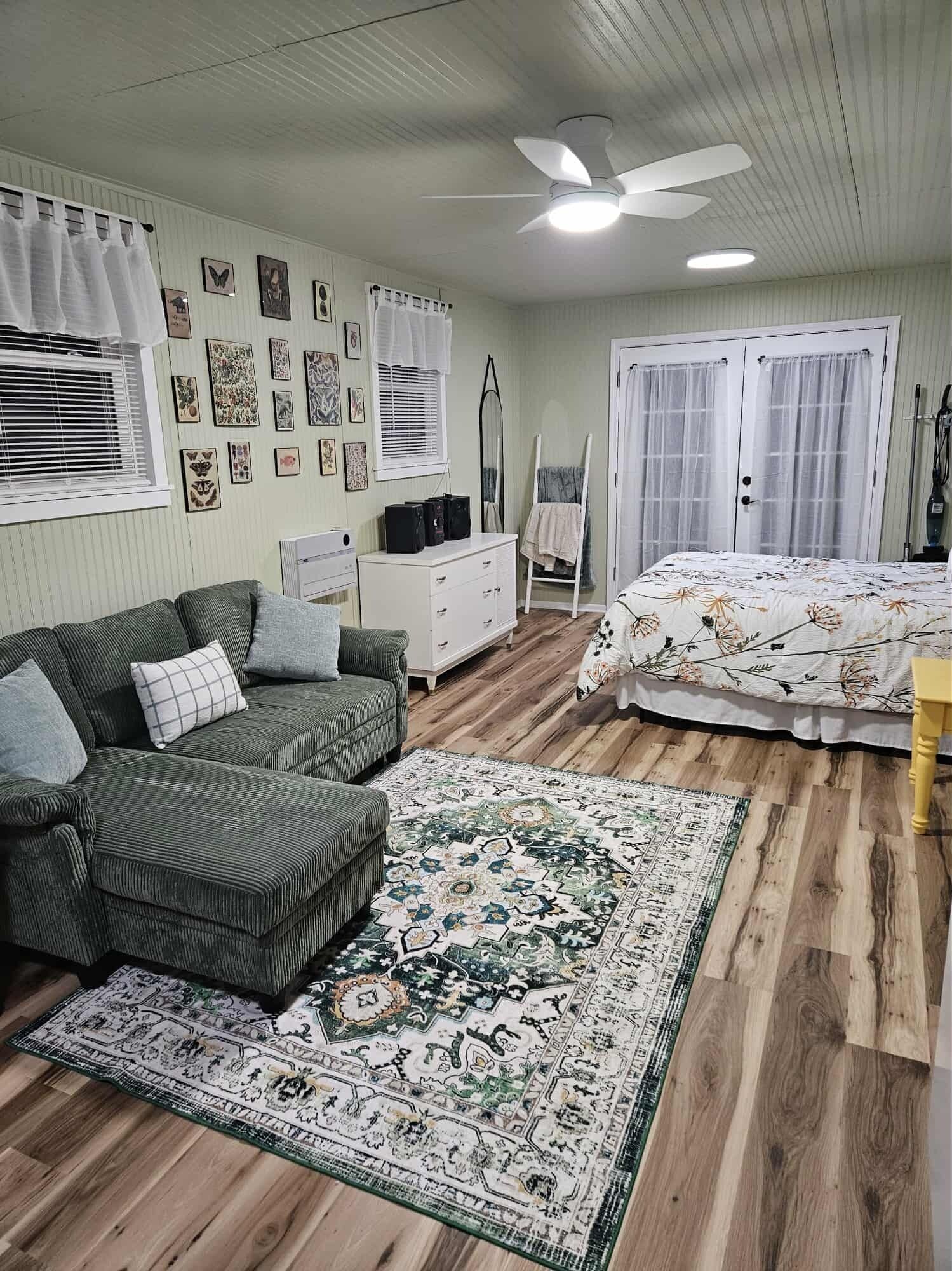 1 habitación, tabla de planchar con plancha, wifi gratis y ropa de cama 