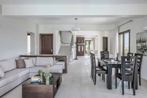 Villa (4 Bedrooms) | Interior - Villa Latos (Kefalonia)