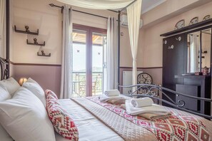 Interior - Maggie Alonia (Zakynthos)