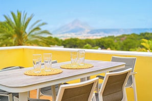 Villa (6 Bedrooms) | Exterior