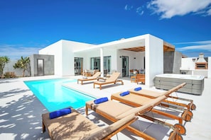 Villa (5 Bedrooms) | Front of property