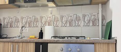 Réfrigérateur, micro-ondes, four, cafetière/bouilloire