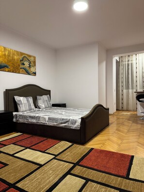 1 habitación, tabla de planchar con plancha, wifi gratis y ropa de cama 