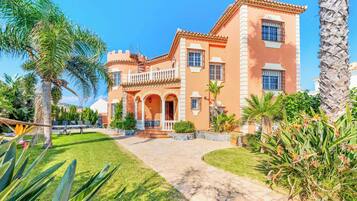 Villa (Multiple Bedrooms) | Exterior