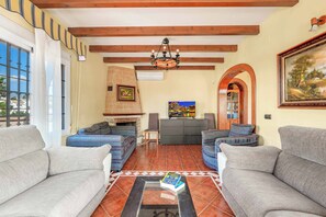 Vila (Multiple Bedrooms) | Parte interna