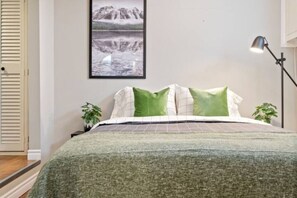 1 bedroom, desk, iron/ironing board, WiFi