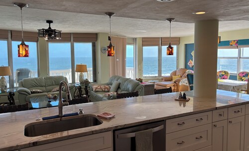 DIRECT on Ocean/Panoramic  views/Ocean front 3BR/8th Floor /No Beach Traffic