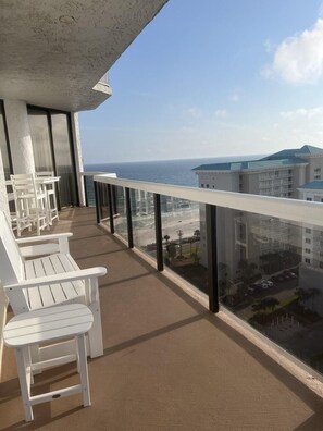 Property grounds - New Listing! Beautiful w/Amazing Gulf & Bay Views Free Beach SRVC! Heated Pool (Miramar Beach)