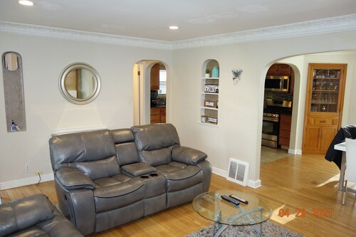 Charming 3-bedroom house in lovely Milwaukee near DT and Hospitals