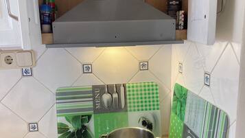 Réfrigérateur, four, plaque de cuisson, lave-vaisselle