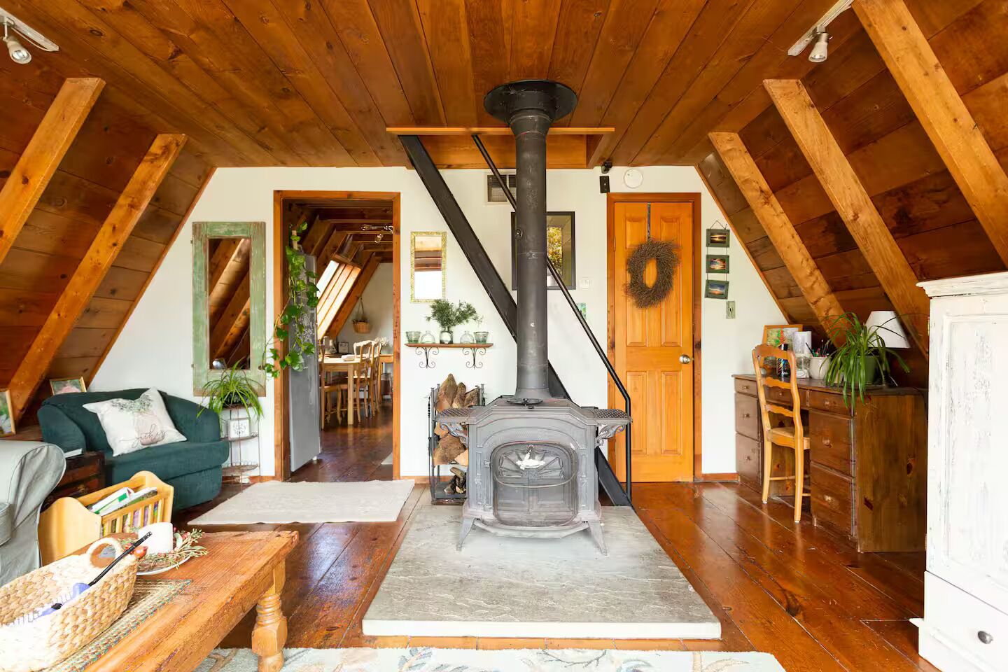 Smart TV, fireplace, DVD player, books