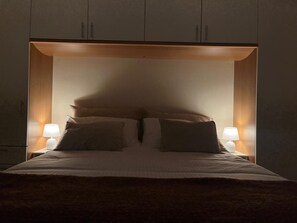 2 chambres, fer et planche à repasser, lit parapluie, Wi-Fi gratuit