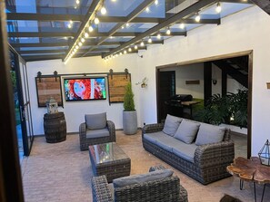 Interior - Altavista house: Spacious 5-bedroom with Lakeview, Jacuzzi & WiFi in Guatape (Guatapé)