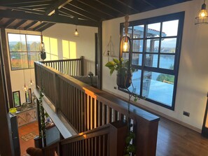 Interior - Altavista house: Spacious 5-bedroom with Lakeview, Jacuzzi & WiFi in Guatape (Guatapé)