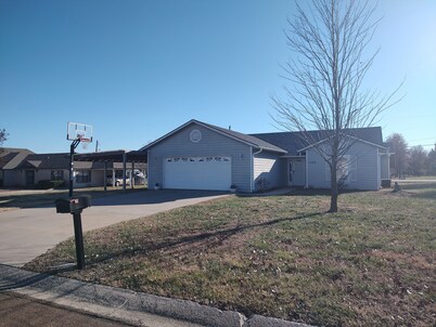 Charming 3-Bedroom House in Iola