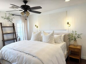 2 slaapkamers, een bureau, een strijkplank/strijkijzer, wifi