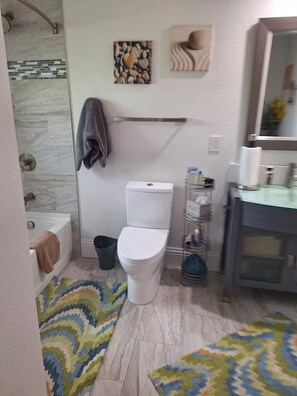 Hair dryer, toilet paper - Luxury Studio!  in Deeded Community of Deep Creek 1 block from GOLF COURSE!

 (Punta Gorda)