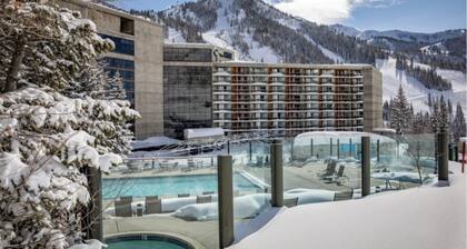 Ski in/out bedroom studio at the Cliff Club at snowbird