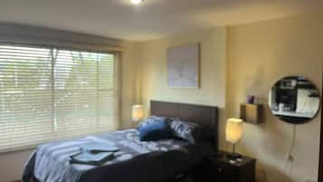 Comfort Room, City View | Desk, laptop workspace, free WiFi