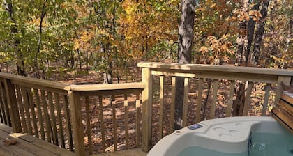 5 Elk Lodge ROMANTIC Log Cabin in the woods. Hot Tub & Wood Burning Fire Place.