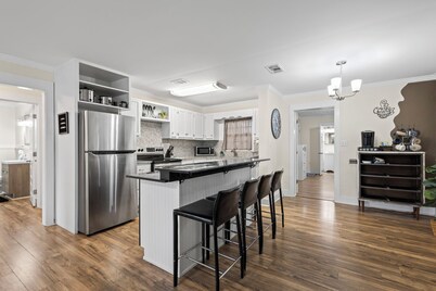 Charming 3-bedroom cottage with WiFi and AC in Foley