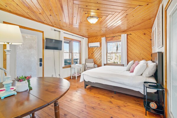 1 bedroom, free WiFi, bed sheets - Hickory Creek @ Trailhead Cabins (Monteagle)